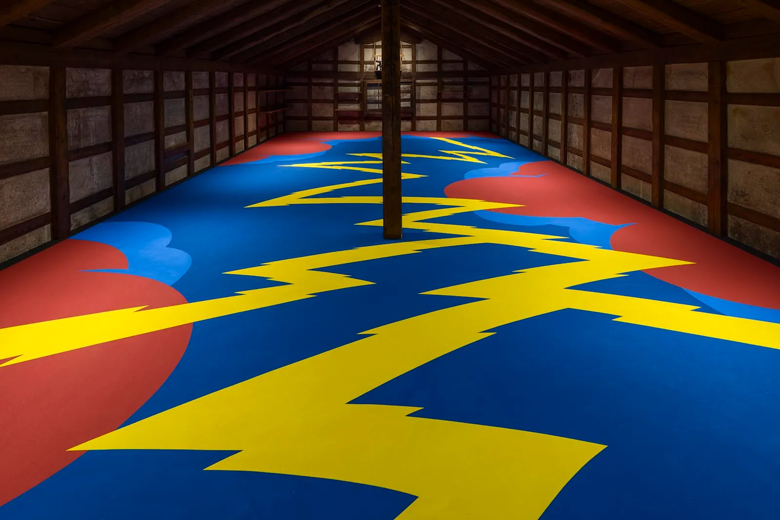 Tatehana Noritaka, Descending Painting “Unryu-zu”, 2024. Installation view from Go for kogei 2024, Masuda Sake Brewery, 2024.