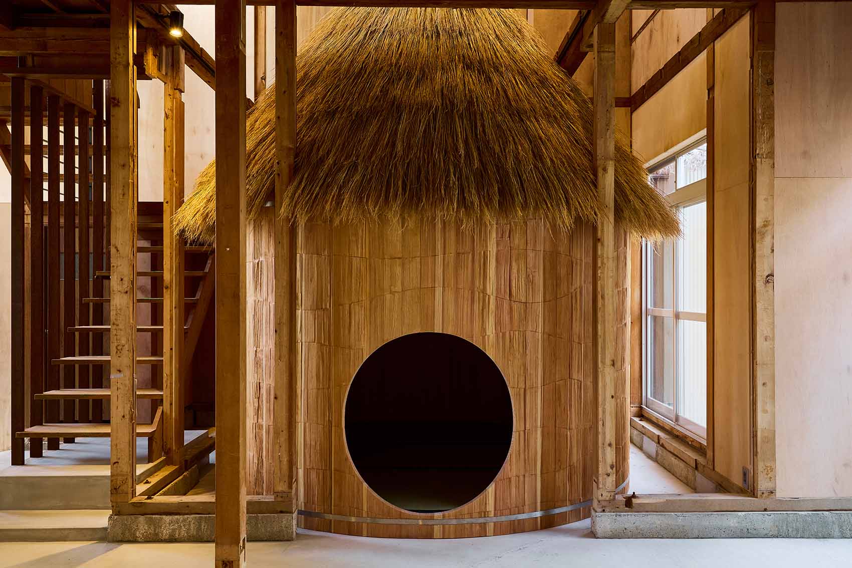 Sagara Ikuya & Nakagawa Shuji, The Wooden Barrel and Thatched Roof Tea Room, 2025. Installation view from Go for kogei 2025, Studio "A", 2025.
