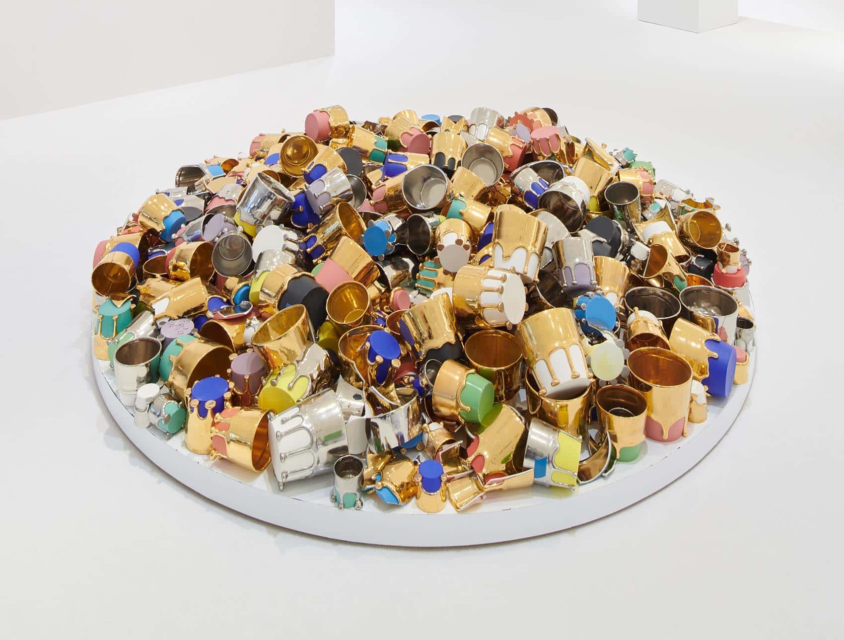 桑⽥卓郎《Broken Cups》2025年